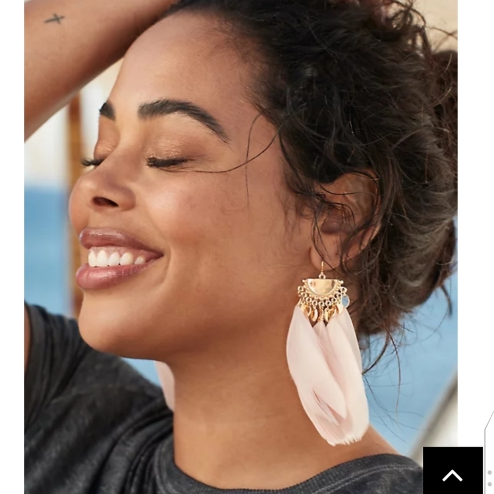 🆕Torrid Light Pink Feather Statement Earrings